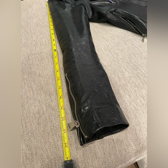 Short vintage leather jacket. Great condition. - Picture 5 of 7